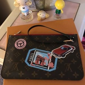 Louis Vuitton GM Neverfull  world tour wristlet